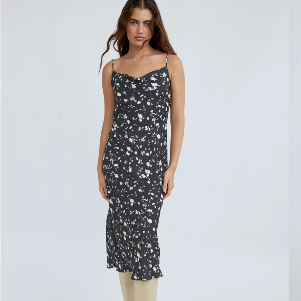 Wilfred
Brianna Dress
Size Medium
Black/Multi